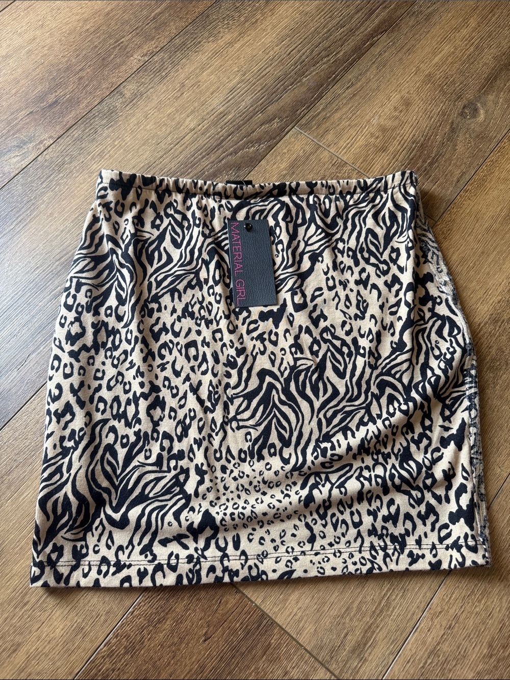 Material Girl Beige and Black Sequined Animal Print Mini Skirt. Size M - Picture 3 of 5